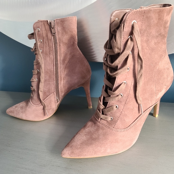 Laceup brown ankle boots womens size 7.5 - Picture 1 of 4